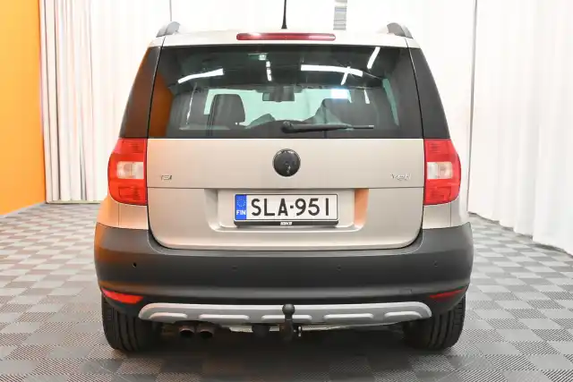 Ruskea Maastoauto, Skoda Yeti – SLA-951