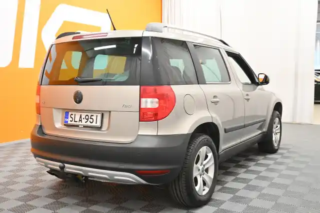 Ruskea Maastoauto, Skoda Yeti – SLA-951