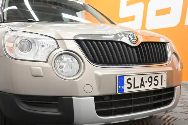 Ruskea Maastoauto, Skoda Yeti – SLA-951