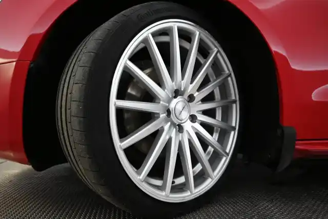 Punainen Viistoperä, Audi A5 – SLB-408
