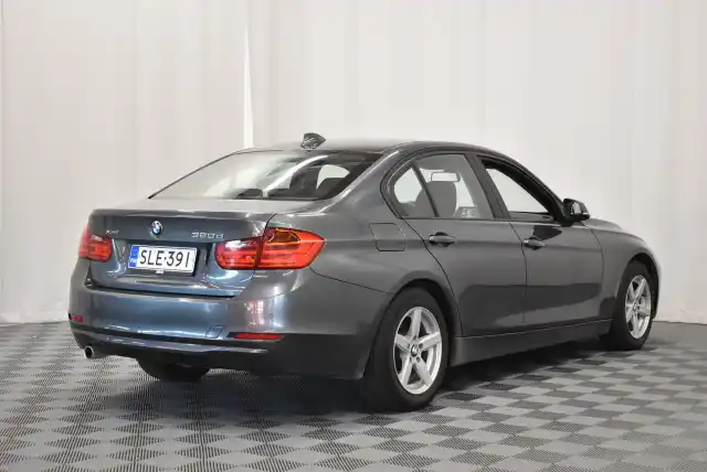 Harmaa Sedan, BMW 320 – SLE-391