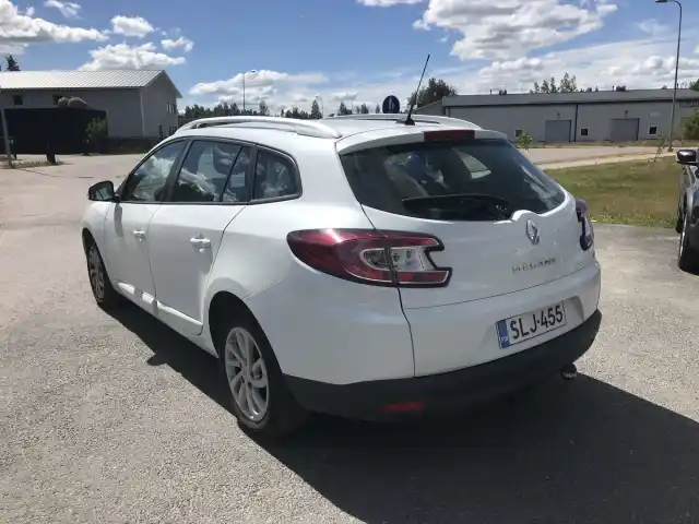 Valkoinen Farmari, Renault Megane – SLJ-455