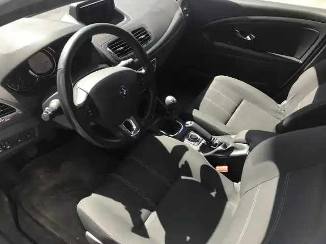 Valkoinen Farmari, Renault Megane – SLJ-455