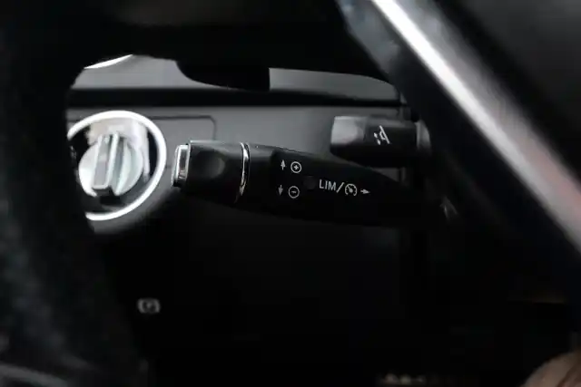 Valkoinen Farmari, Mercedes-Benz C – SLJ-745