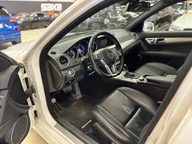 Valkoinen Farmari, Mercedes-Benz C – SLJ-745