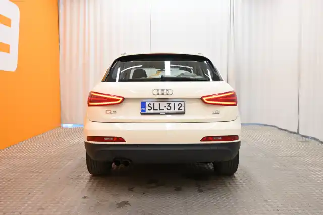 Valkoinen Maastoauto, Audi Q3 – SLL-312