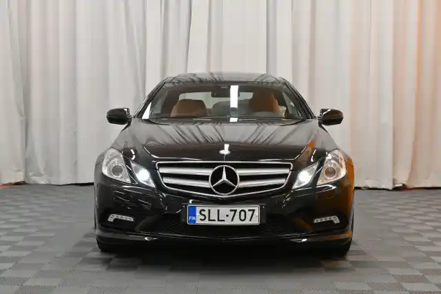 Musta Coupe, Mercedes-Benz E – SLL-707