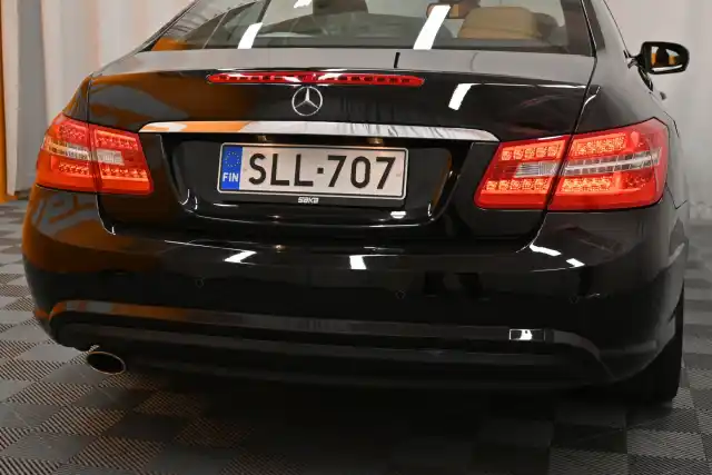 Musta Coupe, Mercedes-Benz E – SLL-707