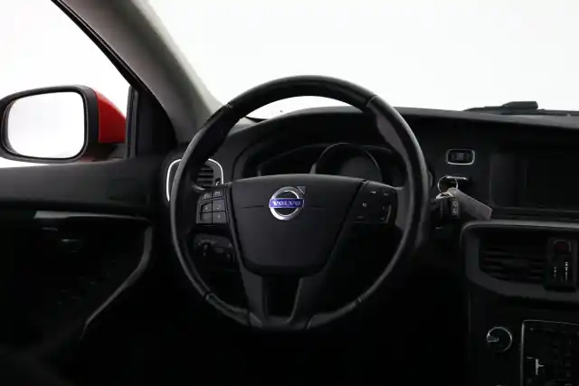 Punainen Viistoperä, Volvo V40 – SLM-913