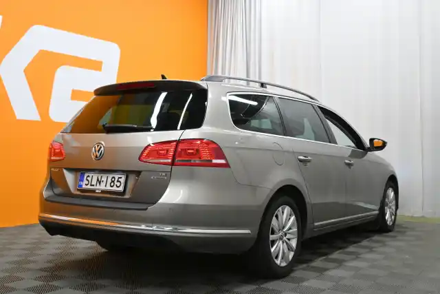 Ruskea Farmari, Volkswagen Passat – SLN-185