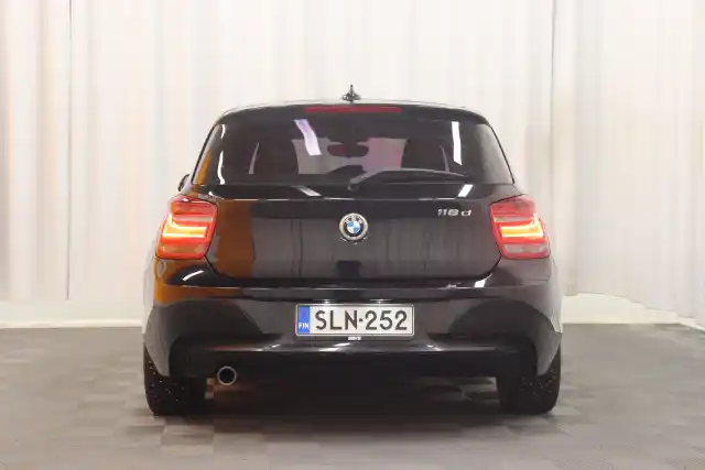 Musta Viistoperä, BMW 118 – SLN-252