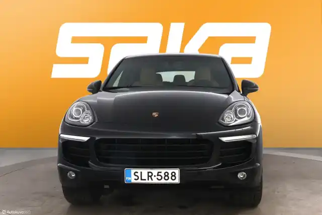 Musta Maastoauto, Porsche Cayenne – SLR-588