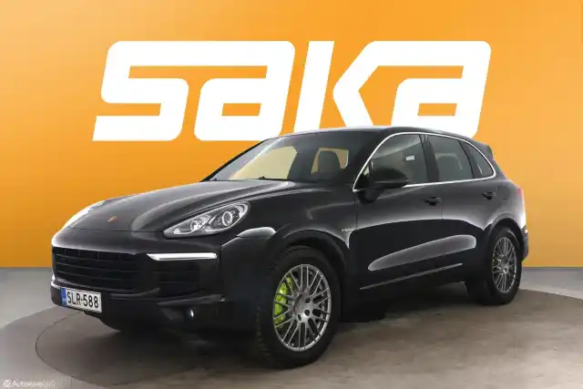 Musta Maastoauto, Porsche Cayenne – SLR-588