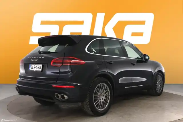 Musta Maastoauto, Porsche Cayenne – SLR-588