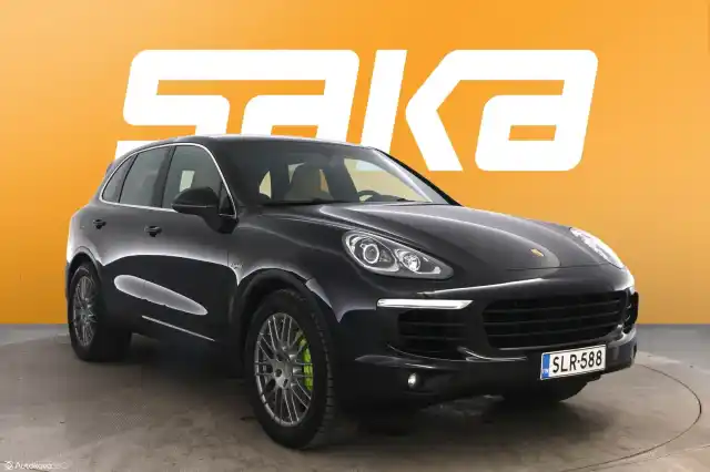 Musta Maastoauto, Porsche Cayenne – SLR-588