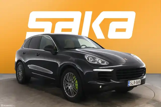 Musta Maastoauto, Porsche Cayenne – SLR-588