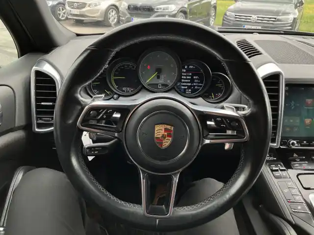 Harmaa Maastoauto, Porsche Cayenne – SLR-602