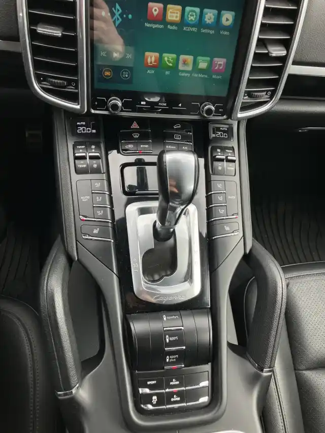 Harmaa Maastoauto, Porsche Cayenne – SLR-602
