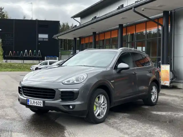 Harmaa Maastoauto, Porsche Cayenne – SLR-602