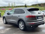 Harmaa Maastoauto, Porsche Cayenne – SLR-602, kuva 2