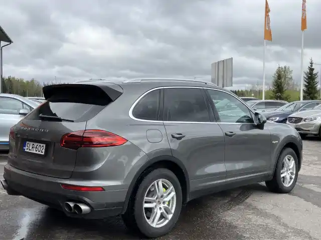 Harmaa Maastoauto, Porsche Cayenne – SLR-602
