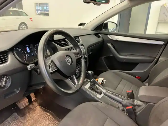 Musta Monikäyttö, Skoda Octavia – SLT-385