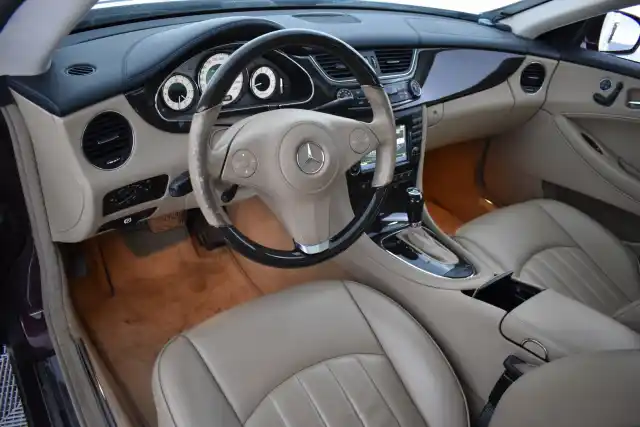 Punainen Sedan, Mercedes-Benz CLS – SLT-641