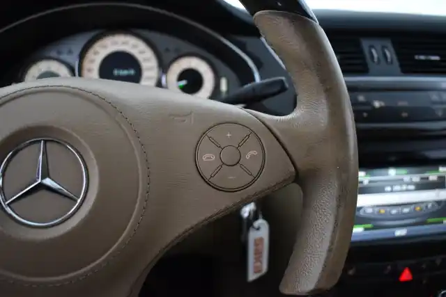 Punainen Sedan, Mercedes-Benz CLS – SLT-641