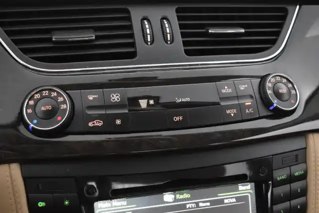 Punainen Sedan, Mercedes-Benz CLS – SLT-641