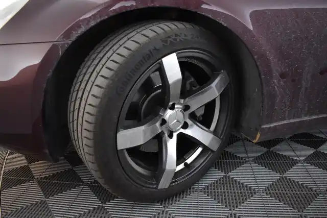 Punainen Sedan, Mercedes-Benz CLS – SLT-641