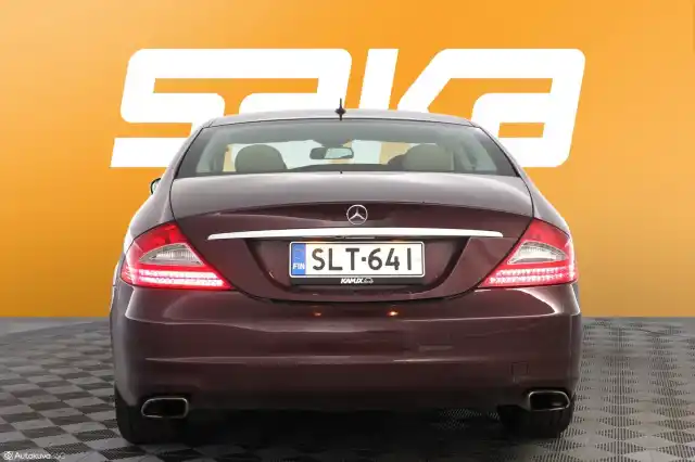 Punainen Sedan, Mercedes-Benz CLS – SLT-641