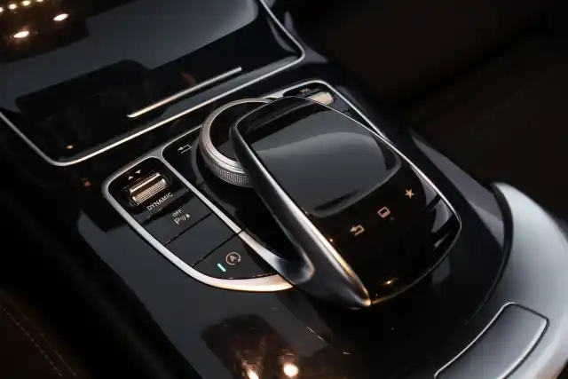 Harmaa Farmari, Mercedes-Benz C – SLU-490
