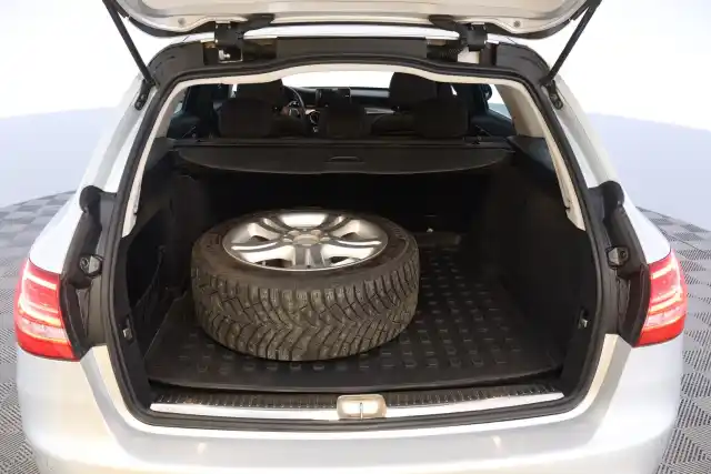 Harmaa Farmari, Mercedes-Benz C – SLU-490