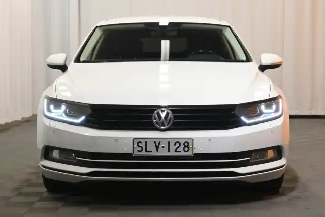 Valkoinen Farmari, Volkswagen Passat – SLV-128