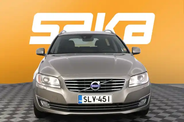 Beige Farmari, Volvo V70 – SLV-451