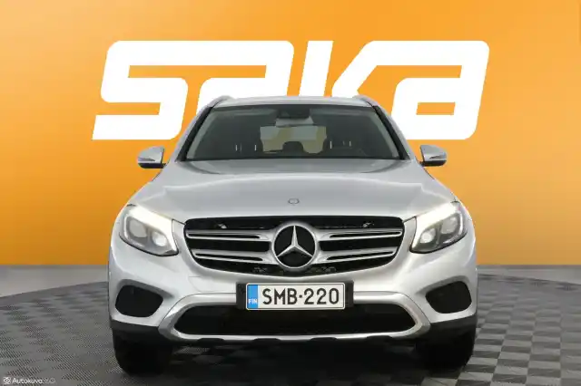 Harmaa Maastoauto, Mercedes-Benz GLC – SMB-220