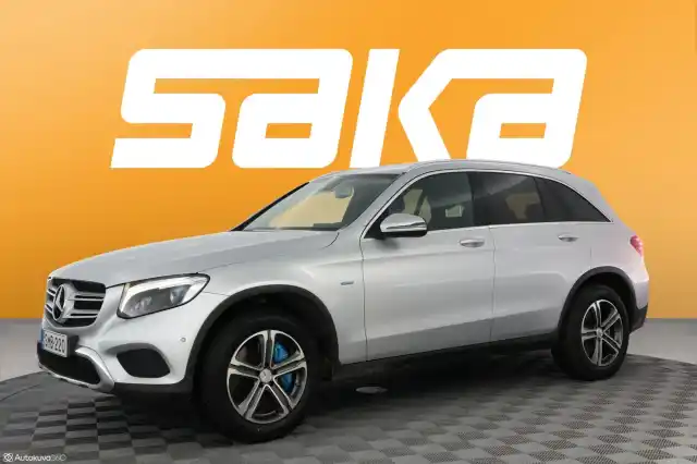 Harmaa Maastoauto, Mercedes-Benz GLC – SMB-220