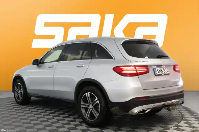 Harmaa Maastoauto, Mercedes-Benz GLC – SMB-220