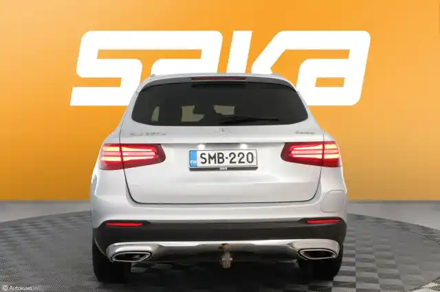 Harmaa Maastoauto, Mercedes-Benz GLC – SMB-220