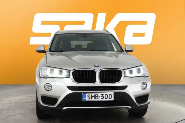 Harmaa Maastoauto, BMW X3 – SMB-300