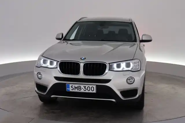 Harmaa Maastoauto, BMW X3 – SMB-300