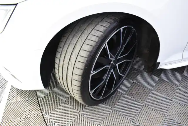 Valkoinen Farmari, Audi A4 – SMB-647