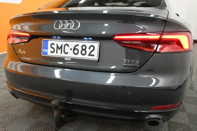 Harmaa Viistoperä, Audi A5 – SMC-682