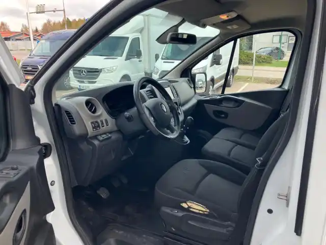 Valkoinen Pakettiauto, Renault Trafic – SMC-918