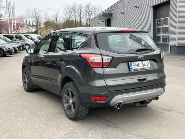 Harmaa Maastoauto, Ford Kuga – SME-342