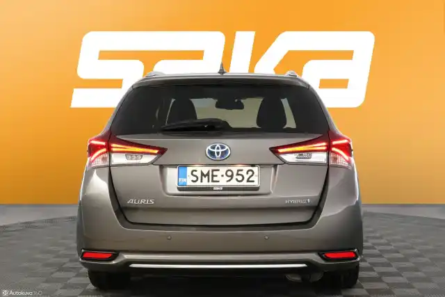 Harmaa Farmari, Toyota Auris – SME-952