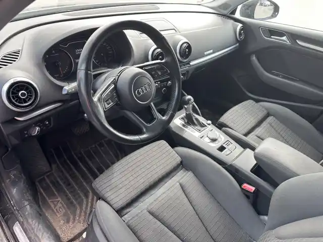 Musta Sedan, Audi A3 – SMH-110
