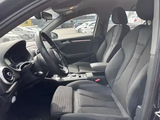 Musta Sedan, Audi A3 – SMH-110