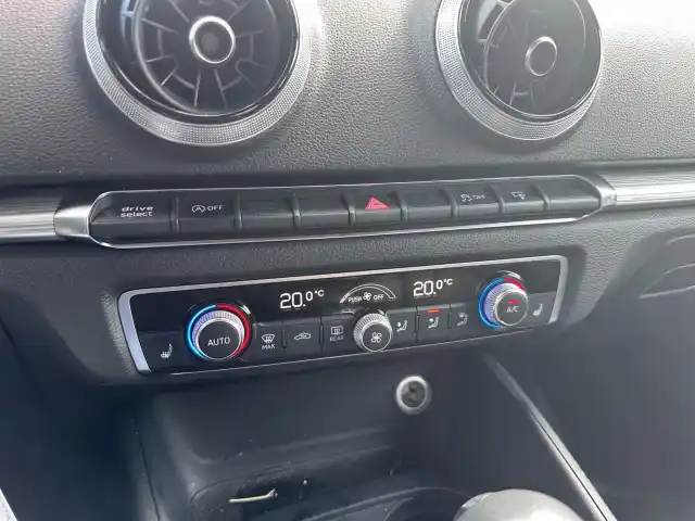 Musta Sedan, Audi A3 – SMH-110