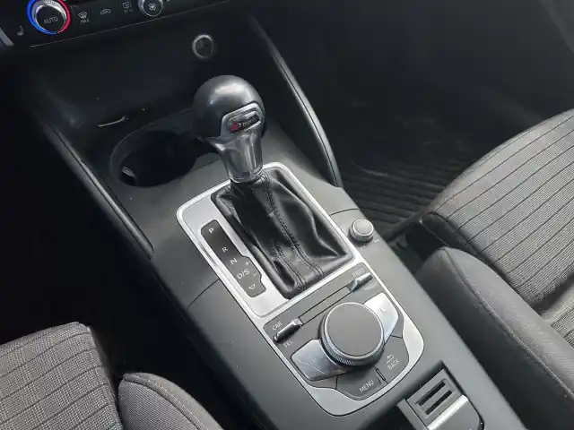 Musta Sedan, Audi A3 – SMH-110